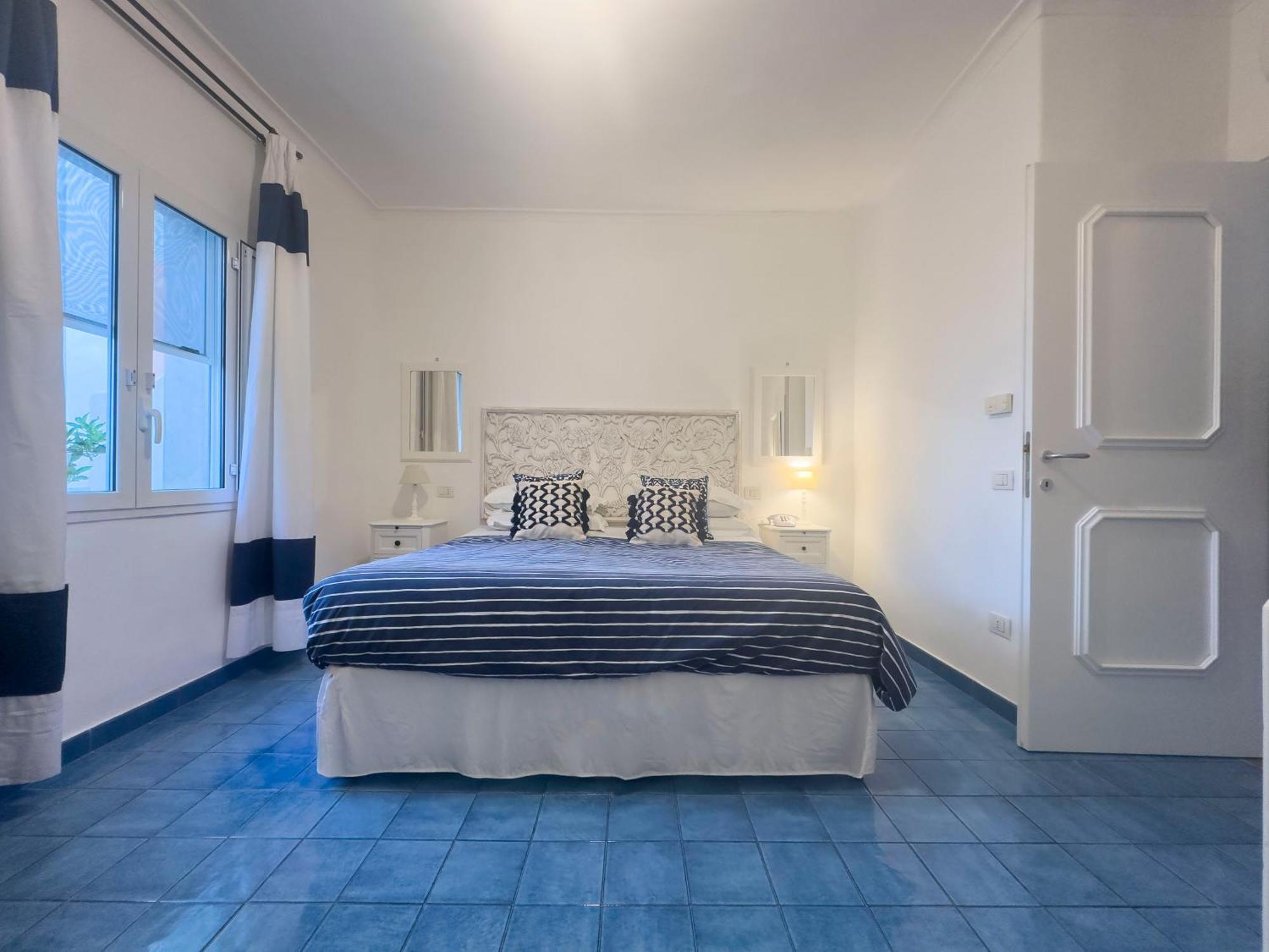Chiaia Di Luna 4*