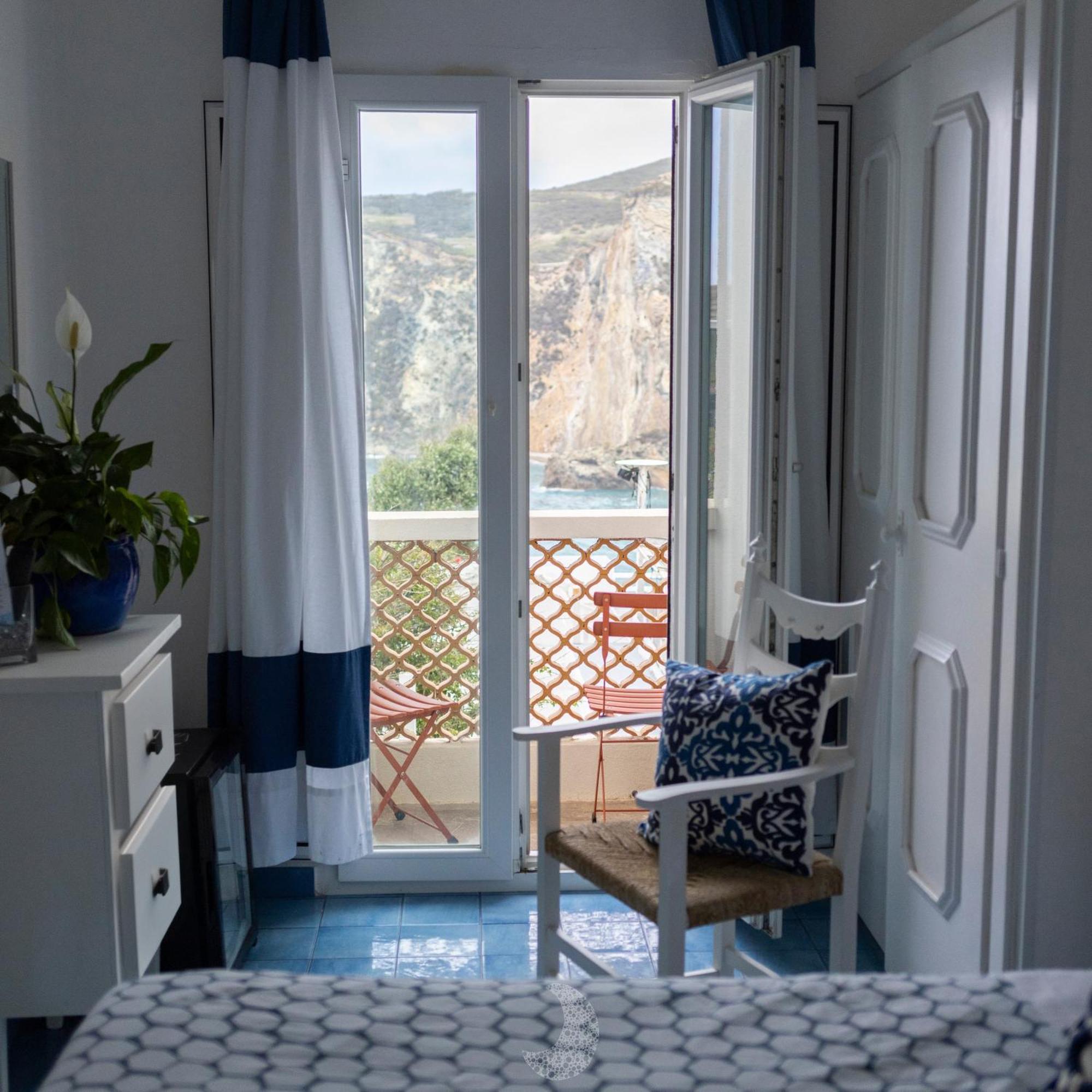 Chiaia Di Luna Hotel