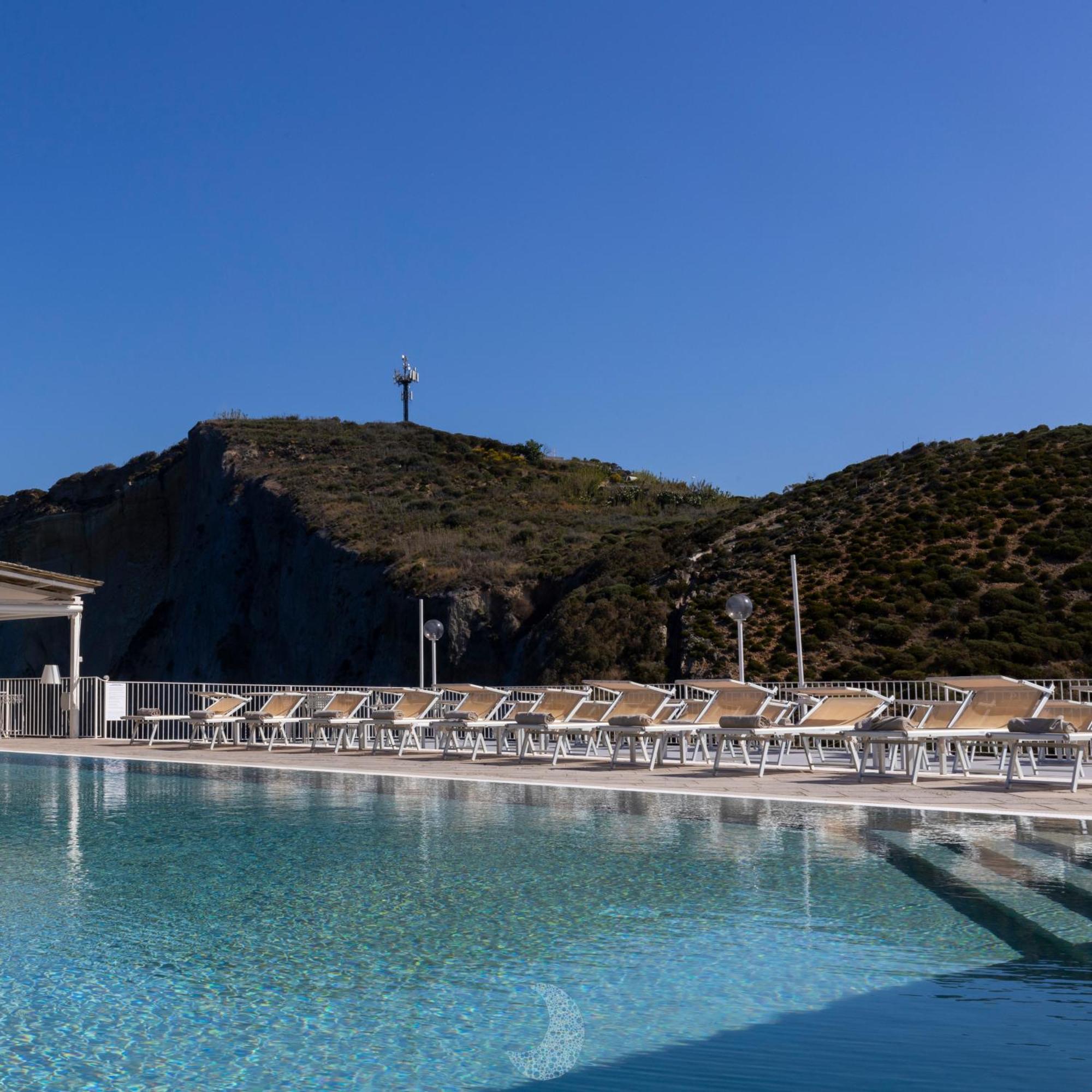 Chiaia Di Luna 4*