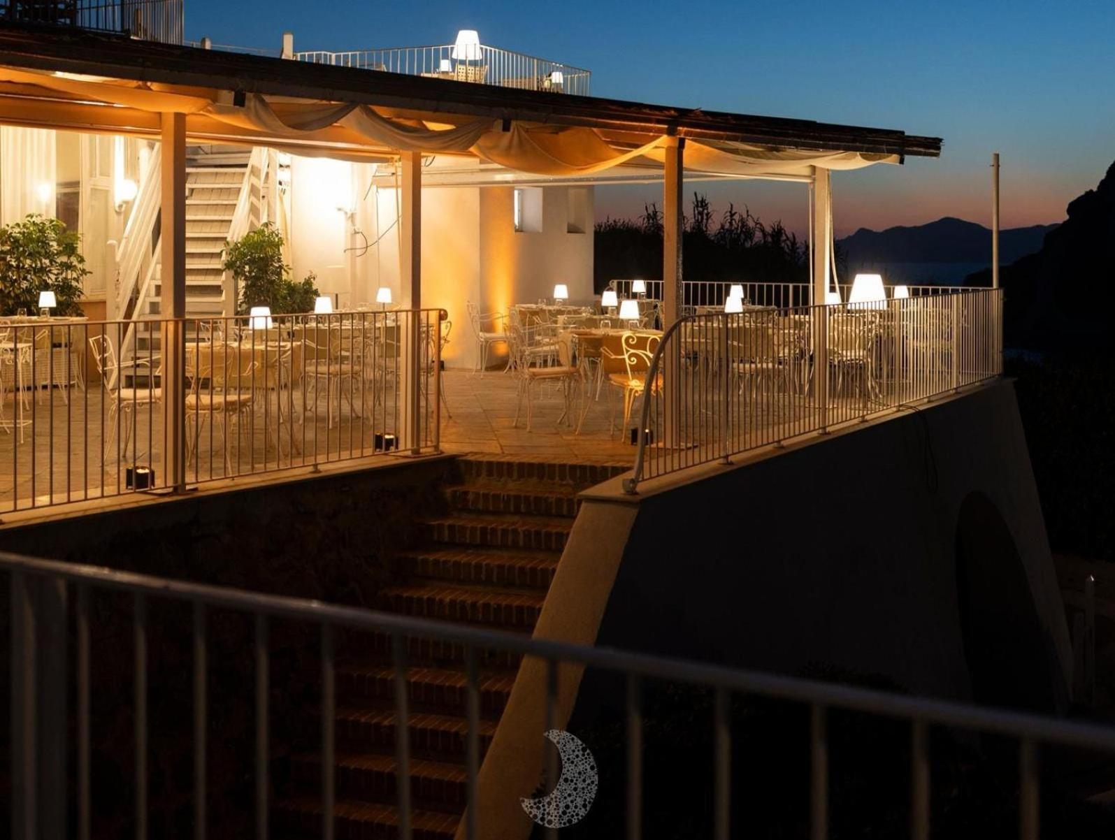 Hotel Chiaia Di Luna 4*