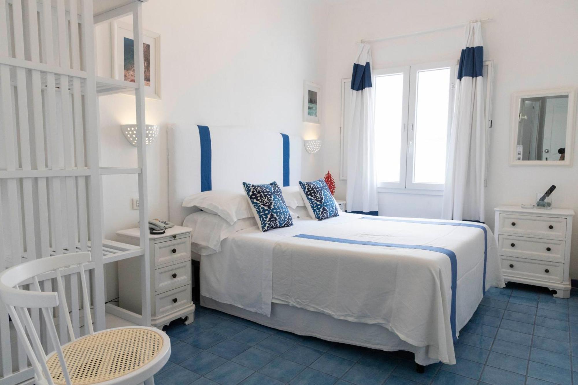 Chiaia Di Luna 4*
