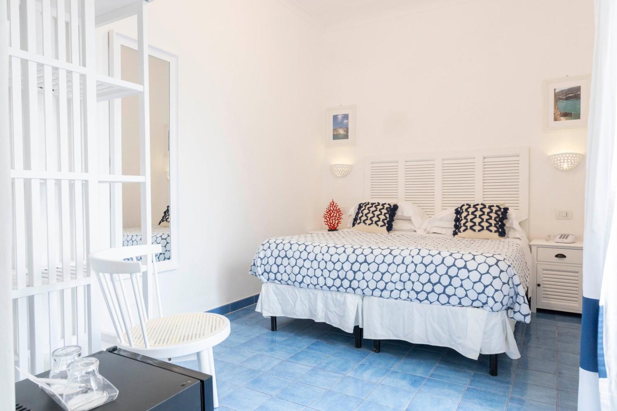 Chiaia Di Luna 4*